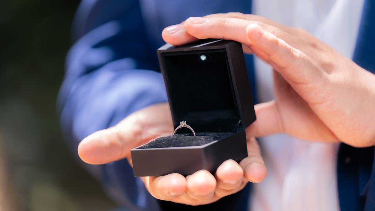 Cadeau d’anniversaire : comment choisir une bague ?